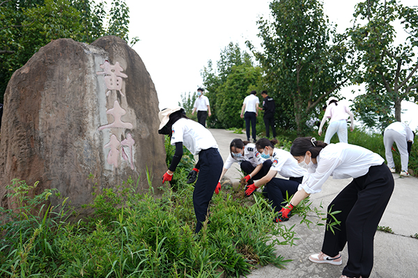 “助力鄉(xiāng)村振興，踐行艱苦奮斗” 將新員工黨性教育活動(dòng)搬到對(duì)口幫扶村2.jpg