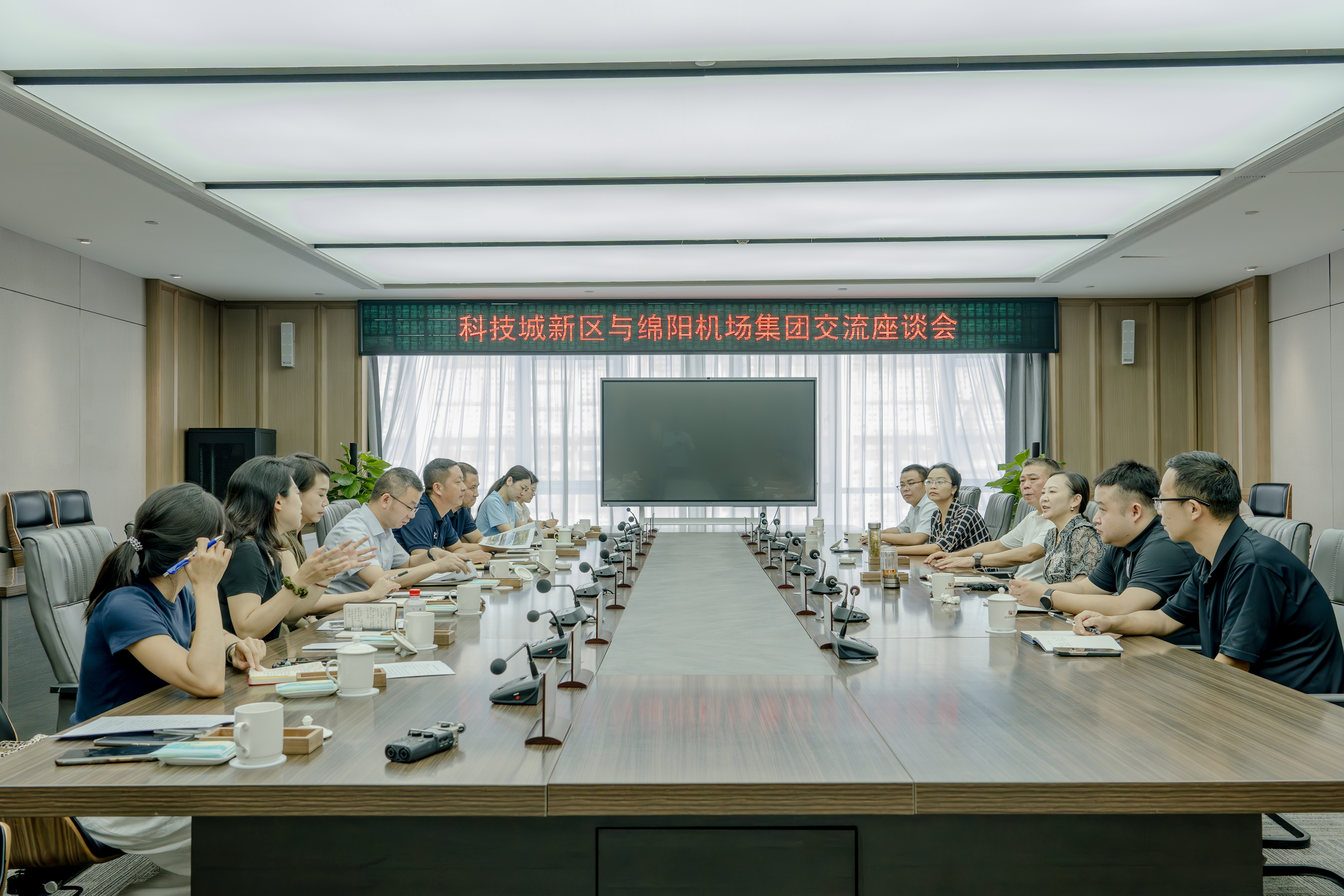 落地綿陽(yáng)，不僅3小時(shí)直達(dá)九寨，還能觀(guān)賞大熊貓  ——綿陽(yáng)機(jī)場(chǎng)與中國(guó)大熊貓中心綿陽(yáng)基地共商合作